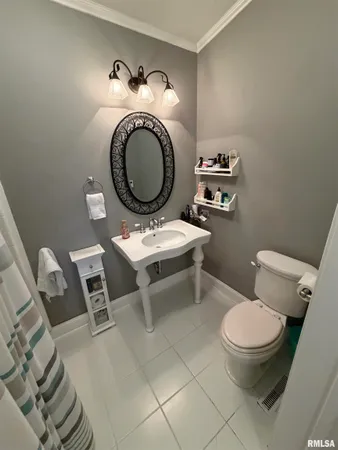$224,900 | 122 Easy Drive, Jacksonville, IL 62650