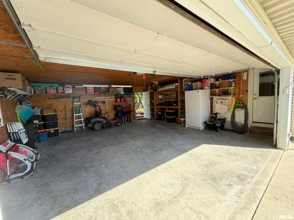 $224,900 | 122 Easy Drive, Jacksonville, IL 62650