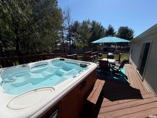 $224,900 | 122 Easy Drive, Jacksonville, IL 62650