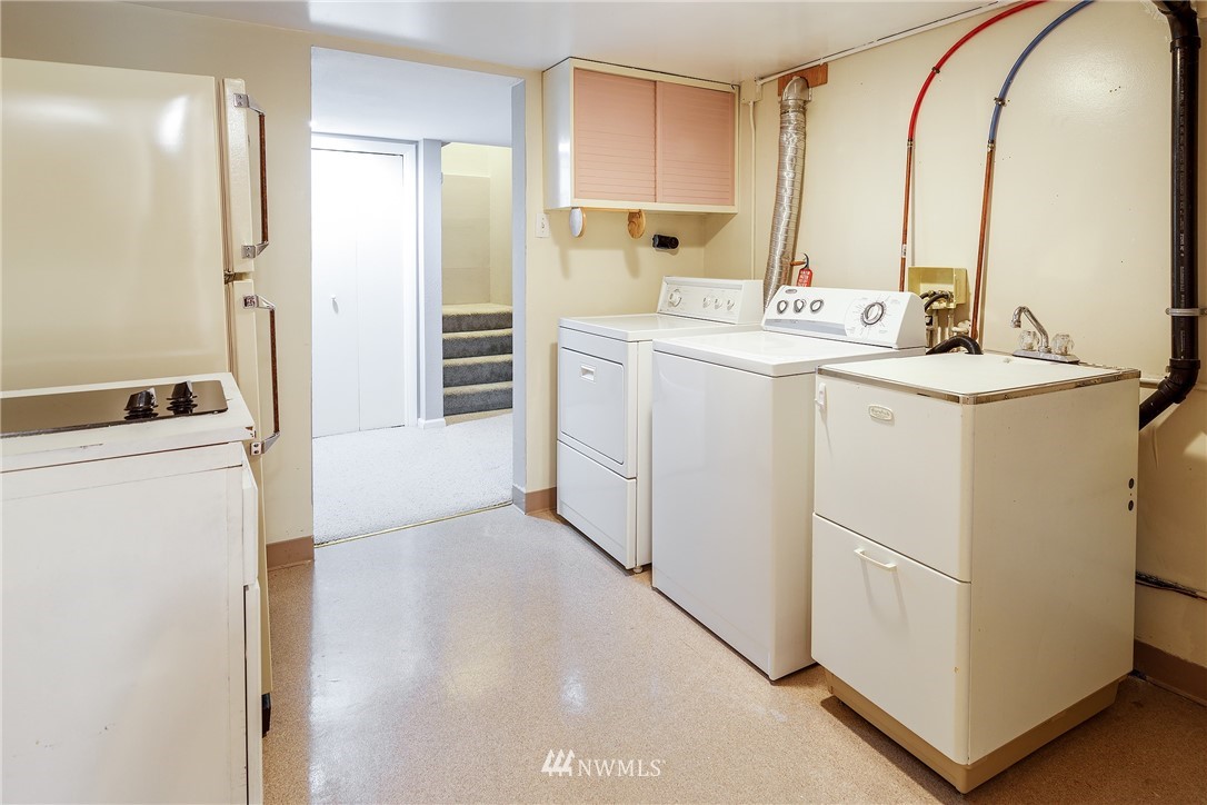 502 Southwest Langston Road Renton, WA 98057 - Photo 22 of 28 a utility room with dryer and washer