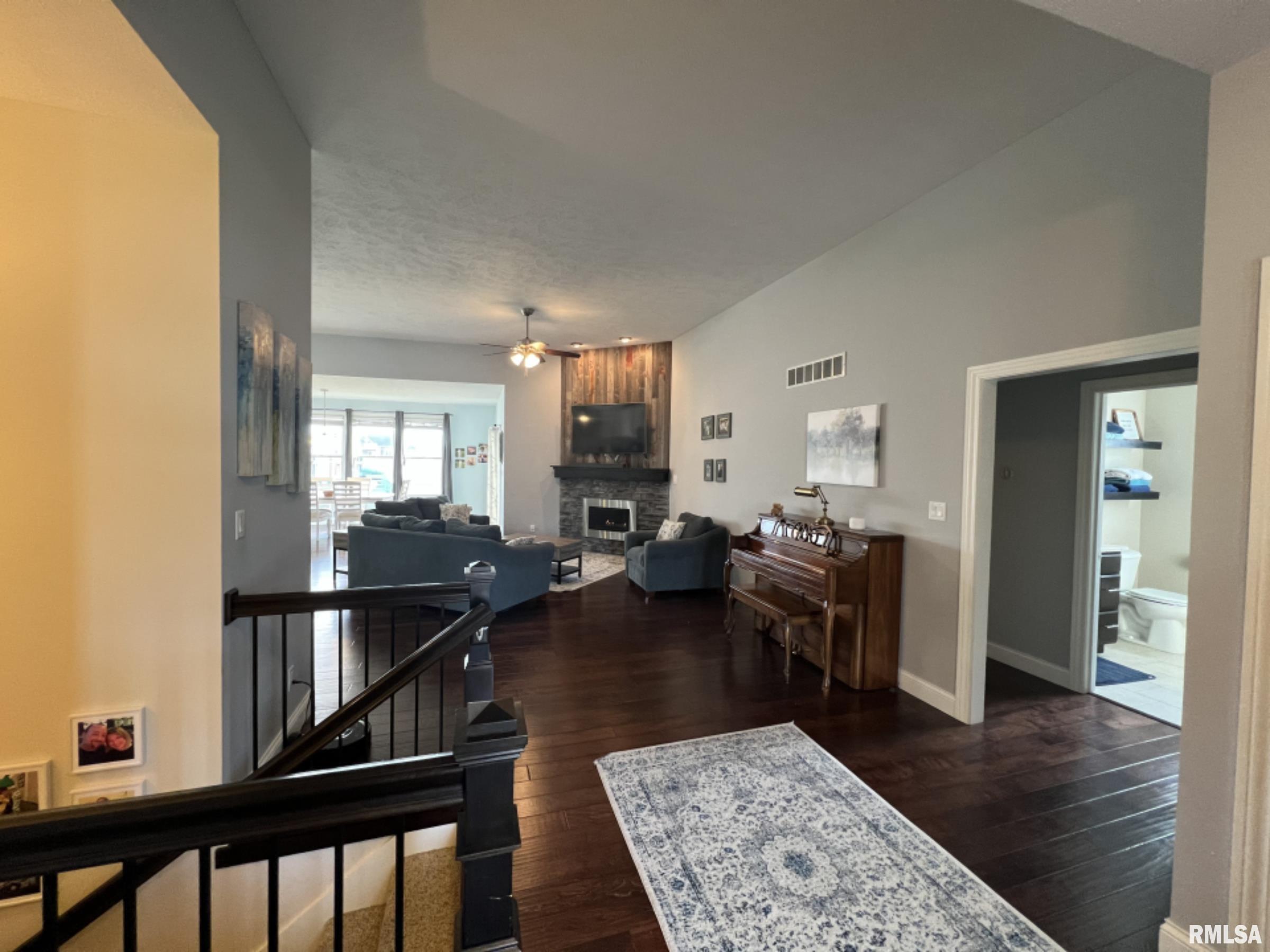 2808 Castlerock Ridge Springfield, IL 62711 - Photo 4 of 35