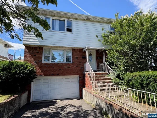 $2,400 | 78 Arlington Avenue, Clifton, NJ 07011
