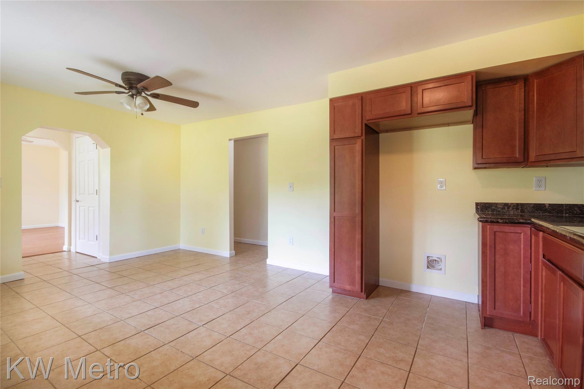 10800 Holland Road Taylor, MI 48180 - Photo 5 of 16 HUGE eat in Kitchen