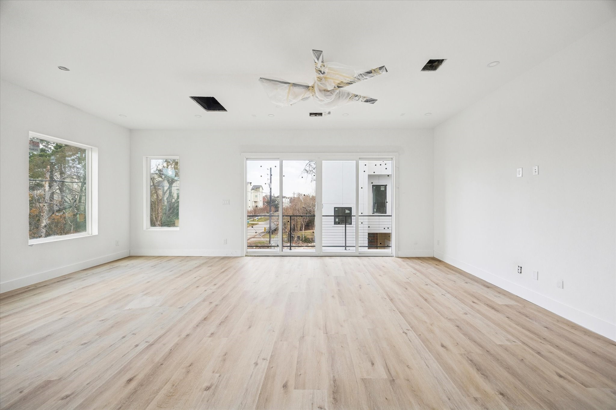 1034 West 17th Street, Unit D Houston, TX 77008 - Photo 11 of 27 View of the living room as of February 12, 2026