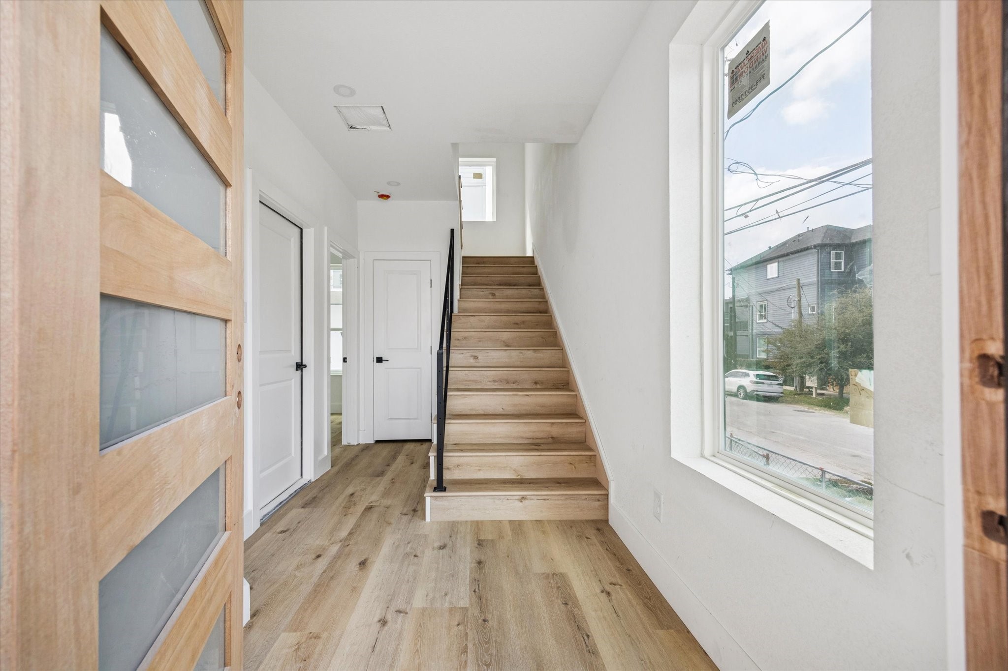 1034 West 17th Street, Unit D Houston, TX 77008 - Photo 12 of 27 View of the foyer as of February 12, 2026.