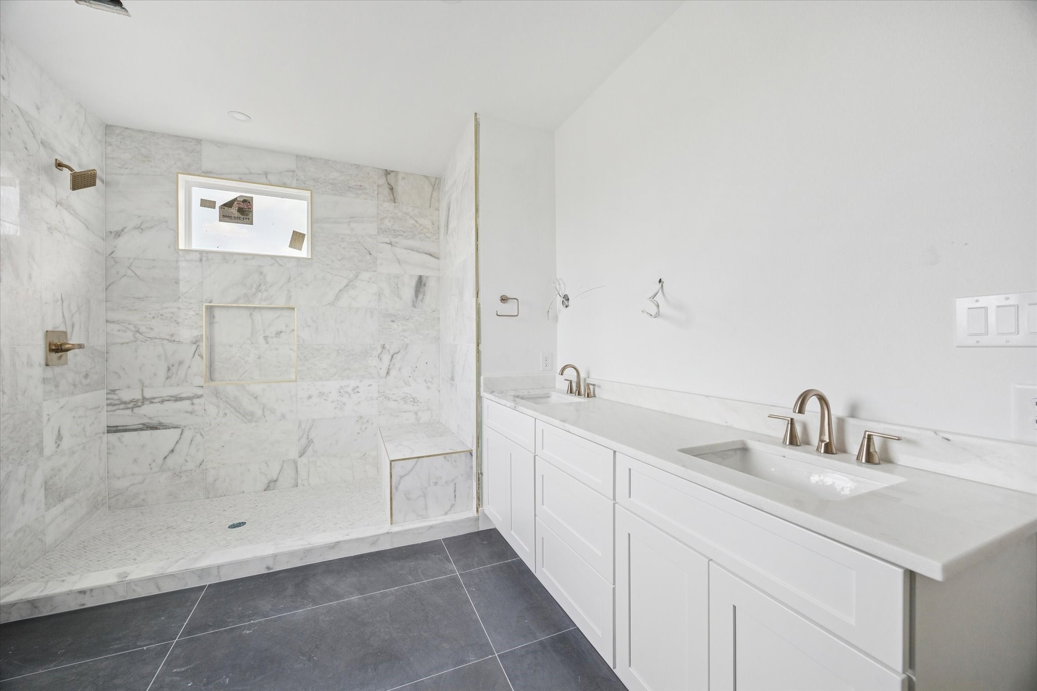 1034 West 17th Street, Unit D Houston, TX 77008 - Photo 7 of 27 View of the primary bath as of February 12, 2026.