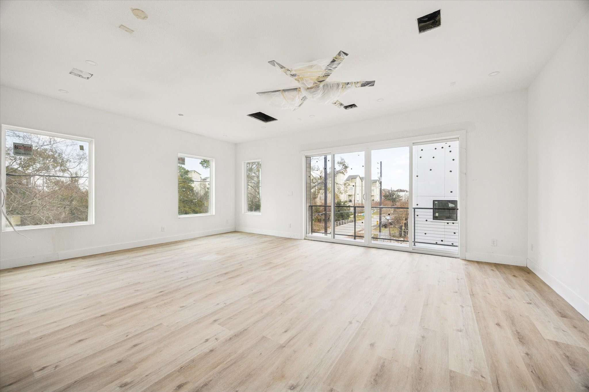 1034 West 17th Street, Unit D Houston, TX 77008 - Photo 10 of 27 View of the living room, dining room and sliding glass doors leading to the balcony as of February 12, 2026
