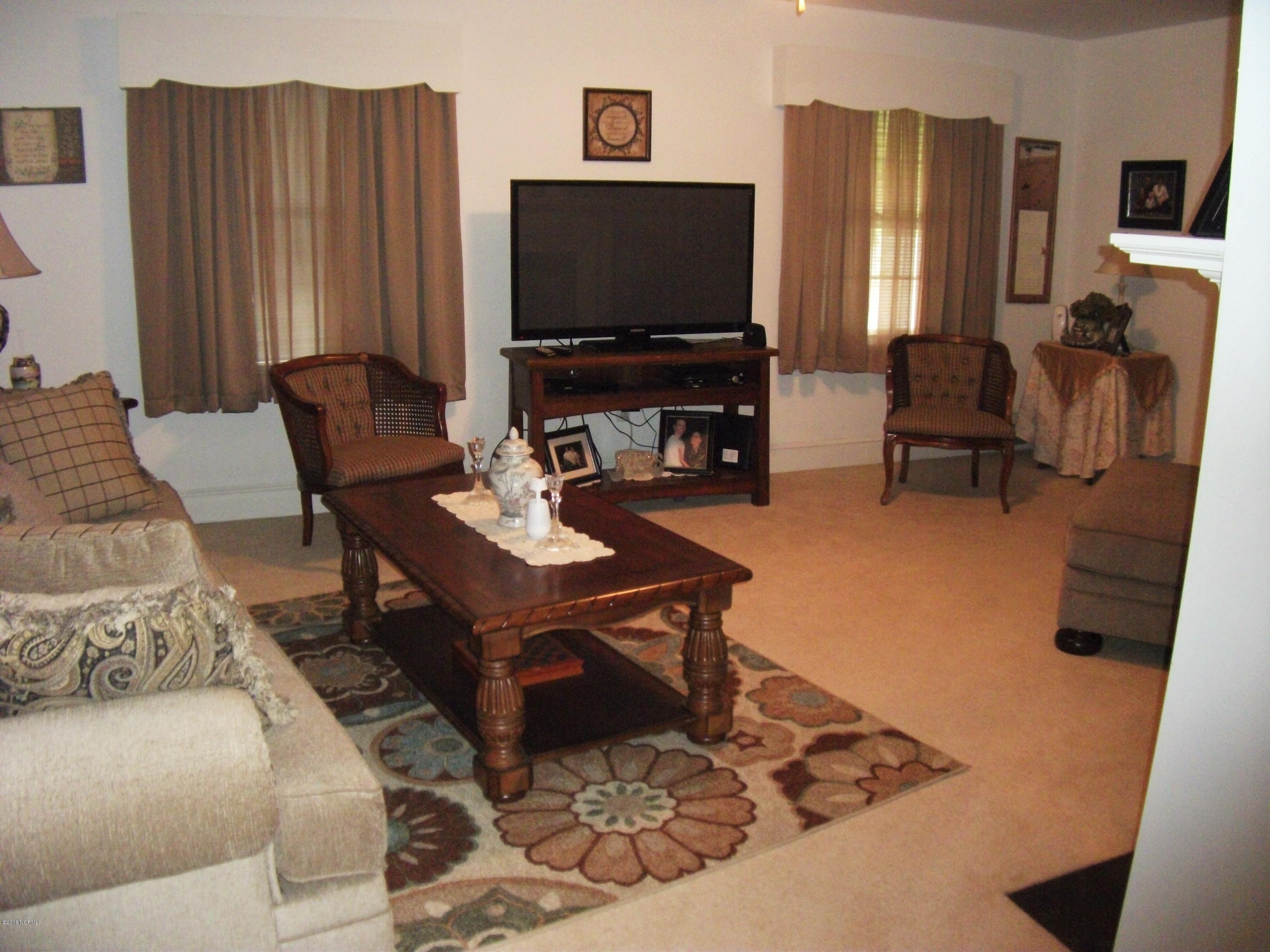 113 Warsaw Road Clinton, NC 28328 - Photo 2 of 20 DSCF5257