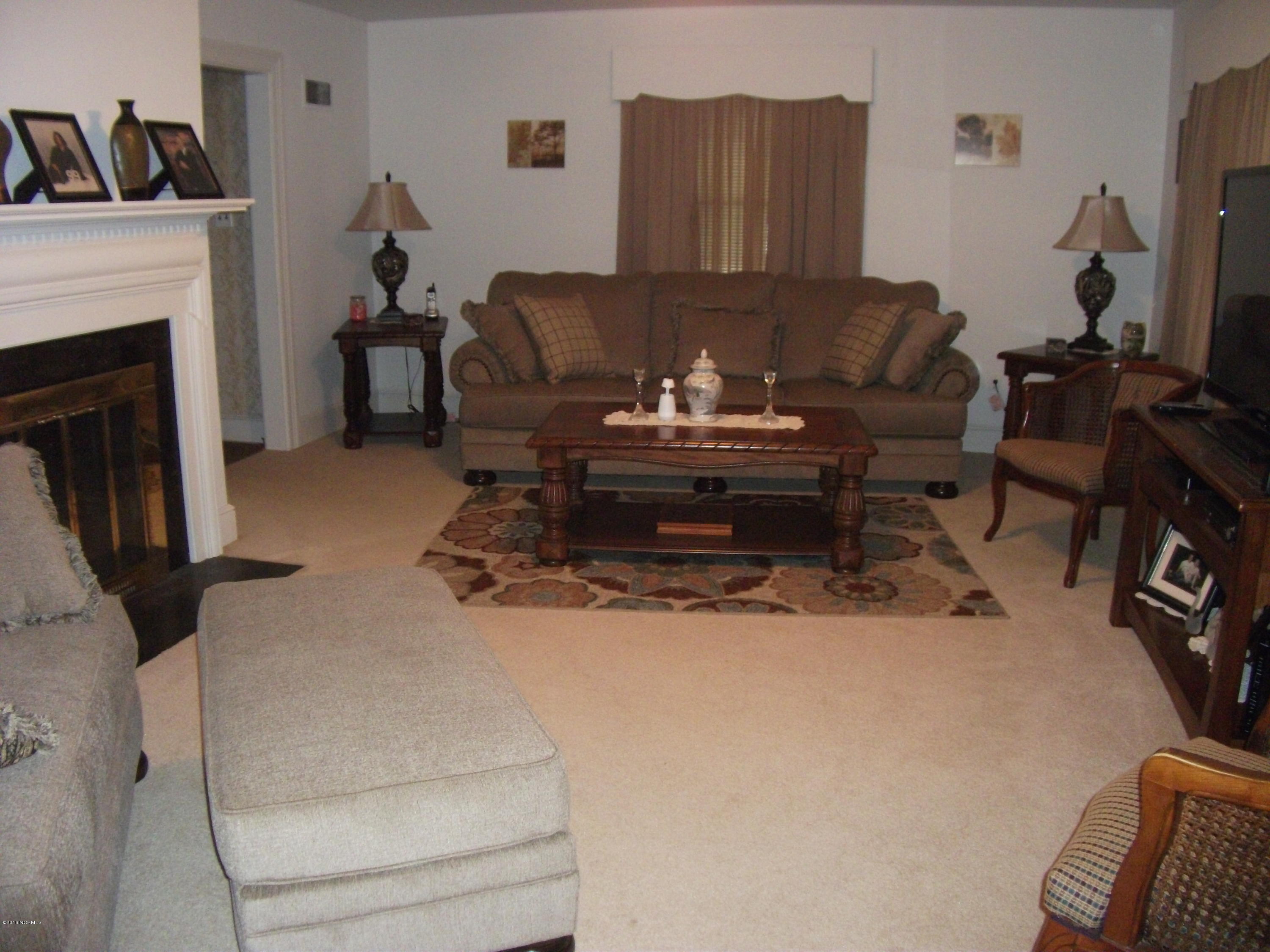 113 Warsaw Road Clinton, NC 28328 - Photo 3 of 20 DSCF5278
