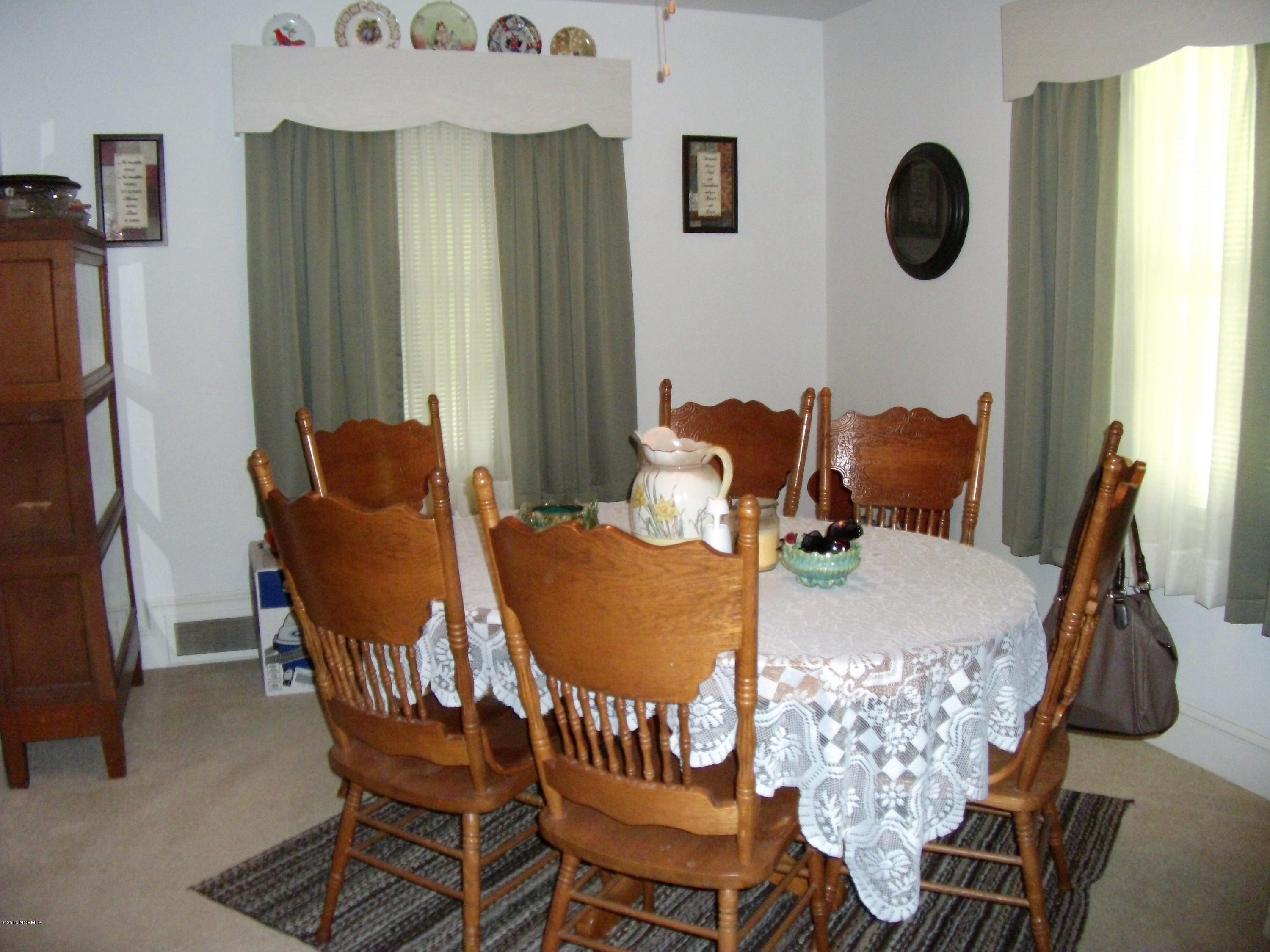 113 Warsaw Road Clinton, NC 28328 - Photo 5 of 20 DSCF5282