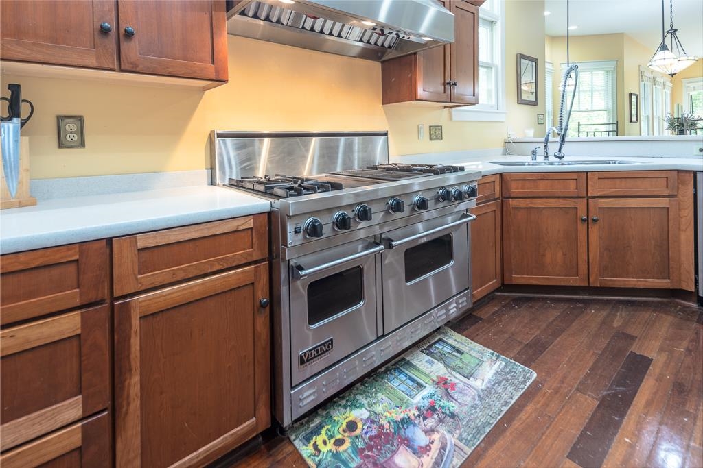 9382 Riveredge Drive Memphis, TN 38018 - Photo 16 of 40 Viking Range also has griddle.