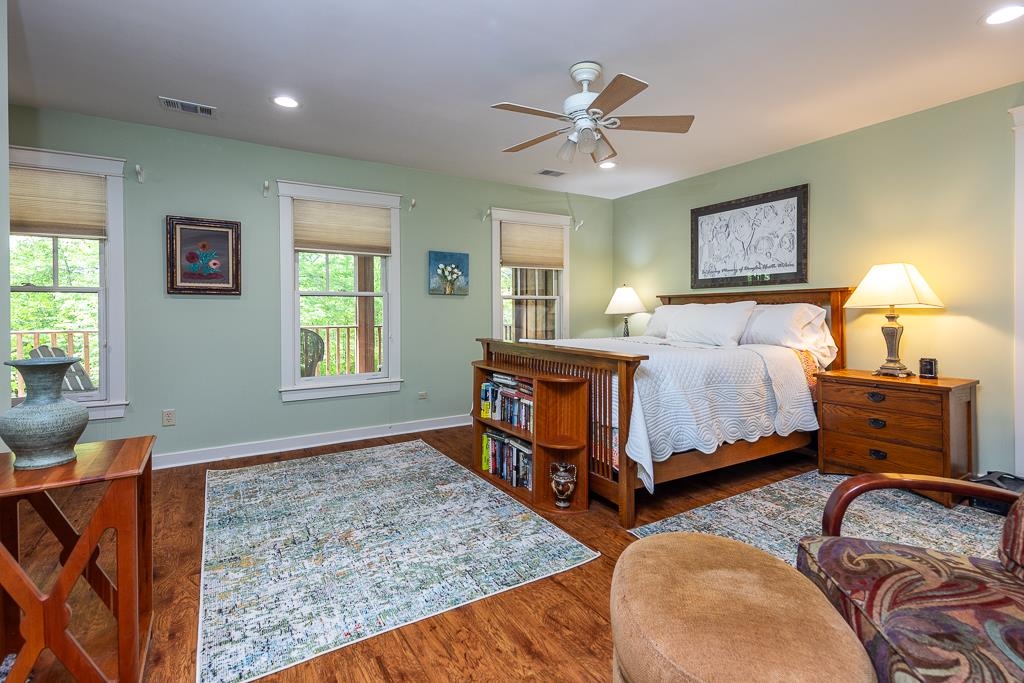 9382 Riveredge Drive Memphis, TN 38018 - Photo 21 of 40 OVERLOOKS BEAUTIFUL UPSTAIRS BALCONY AND SHARES A JACK AND JILL BATHROOM WITH BEDROOM 4.