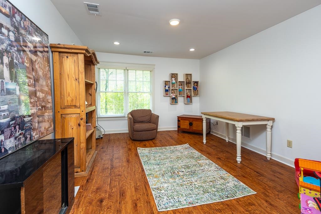9382 Riveredge Drive Memphis, TN 38018 - Photo 23 of 40 Ideal spot for the children or grands to have their very own play room. This room can also be a second home office.