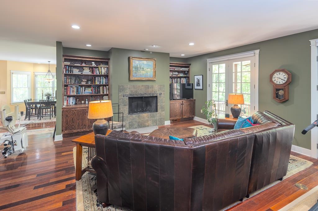 9382 Riveredge Drive Memphis, TN 38018 - Photo 6 of 40 WOOD BURNING FIREPLACE