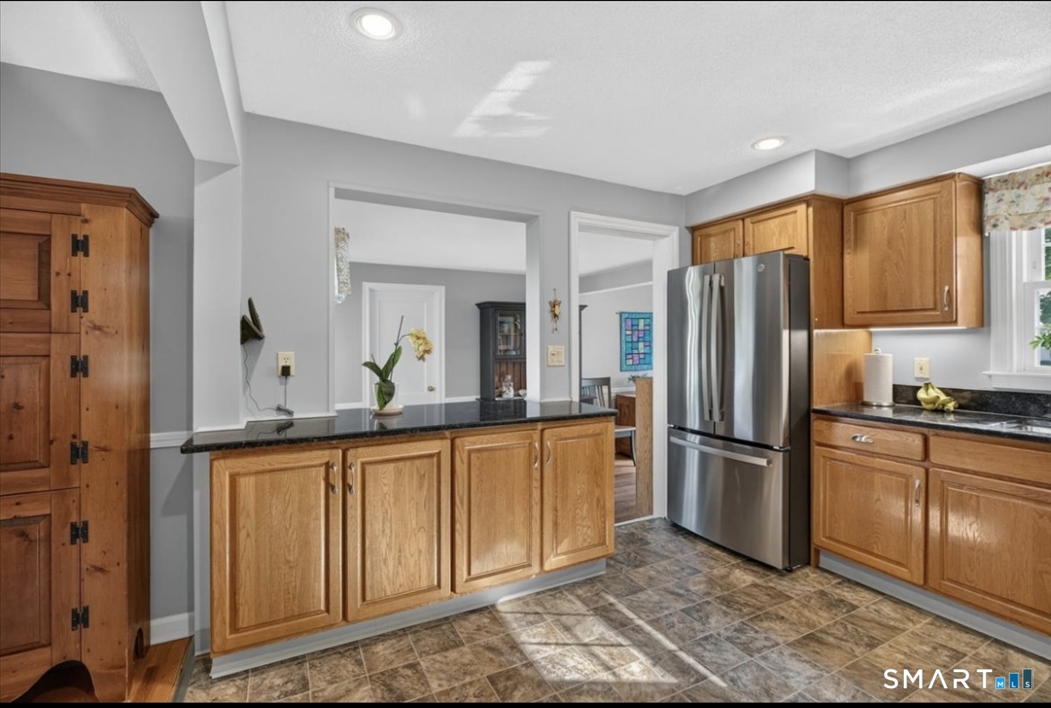 127 Helaine Road Manchester, CT 06042 - Photo 4 of 35
