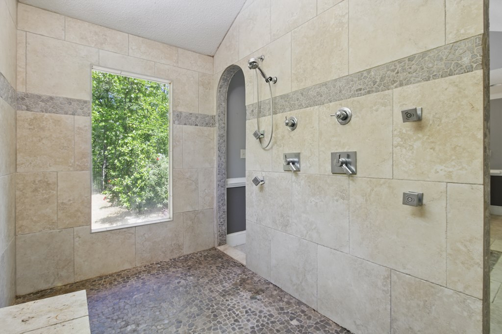 15635 Us Highway Hamilton, GA 31811 - Photo 20 of 66 Walk-in from 2 sides to all tile master shower