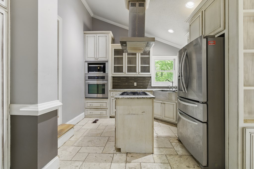 15635 Us Highway Hamilton, GA 31811 - Photo 41 of 66 Wall Oven, Hood vent, Island w/gas cooktop