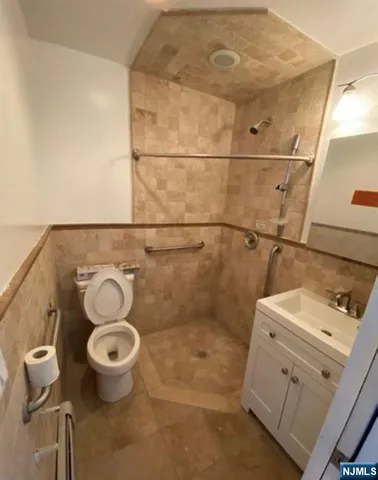 $2,700 | 20 Borig Place, Unit 1, Lodi, NJ 07644