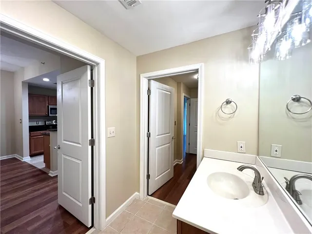 $1,990 | 3040 Peachtree Road Northwest, Unit 301, Atlanta, GA 30305