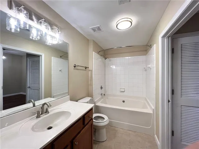 $1,990 | 3040 Peachtree Road Northwest, Unit 301, Atlanta, GA 30305