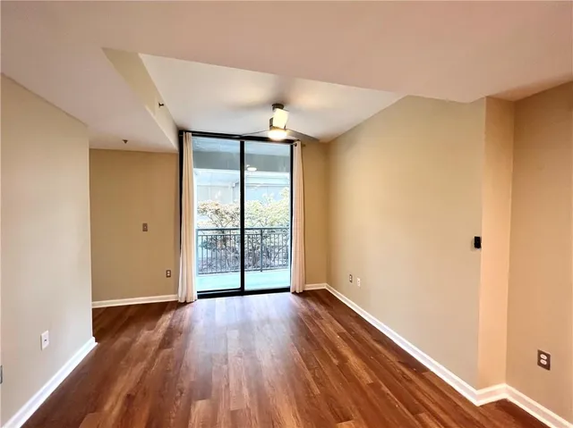 $1,990 | 3040 Peachtree Road Northwest, Unit 301, Atlanta, GA 30305