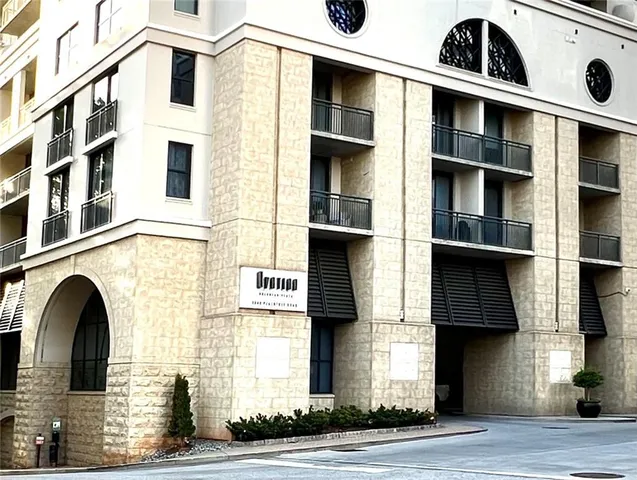 $1,990 | 3040 Peachtree Road Northwest, Unit 301, Atlanta, GA 30305