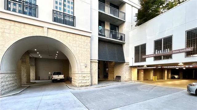 $1,990 | 3040 Peachtree Road Northwest, Unit 301, Atlanta, GA 30305