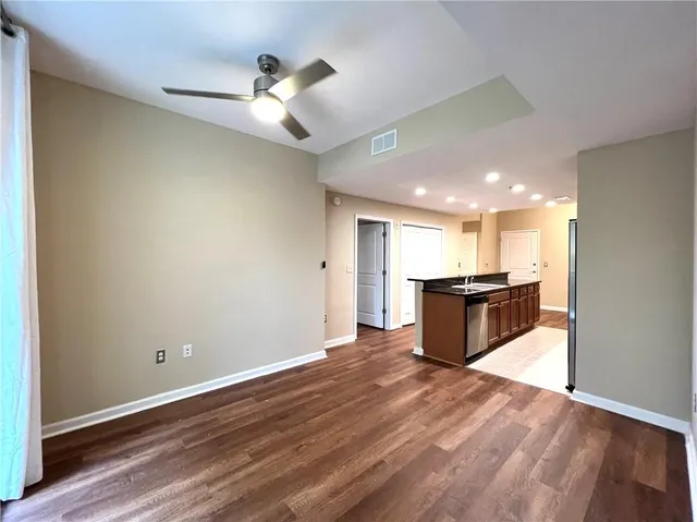 $1,990 | 3040 Peachtree Road Northwest, Unit 301, Atlanta, GA 30305