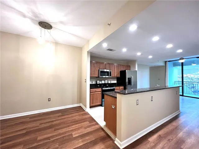 $1,990 | 3040 Peachtree Road Northwest, Unit 301, Atlanta, GA 30305