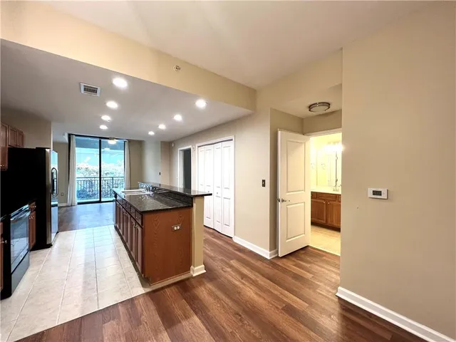 $1,990 | 3040 Peachtree Road Northwest, Unit 301, Atlanta, GA 30305