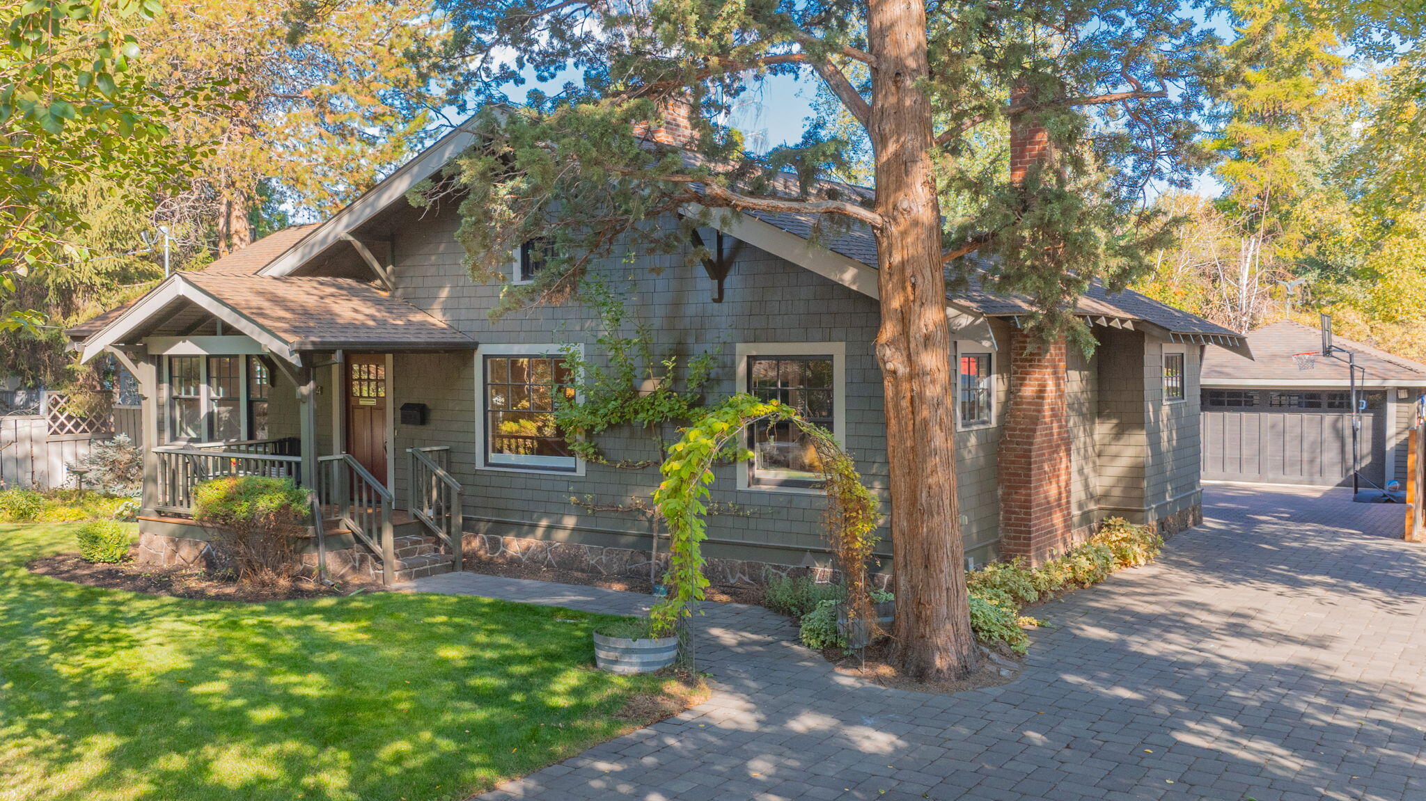434 Northwest Drake Road Bend, OR 97703 - Photo 57 of 65 Walking view