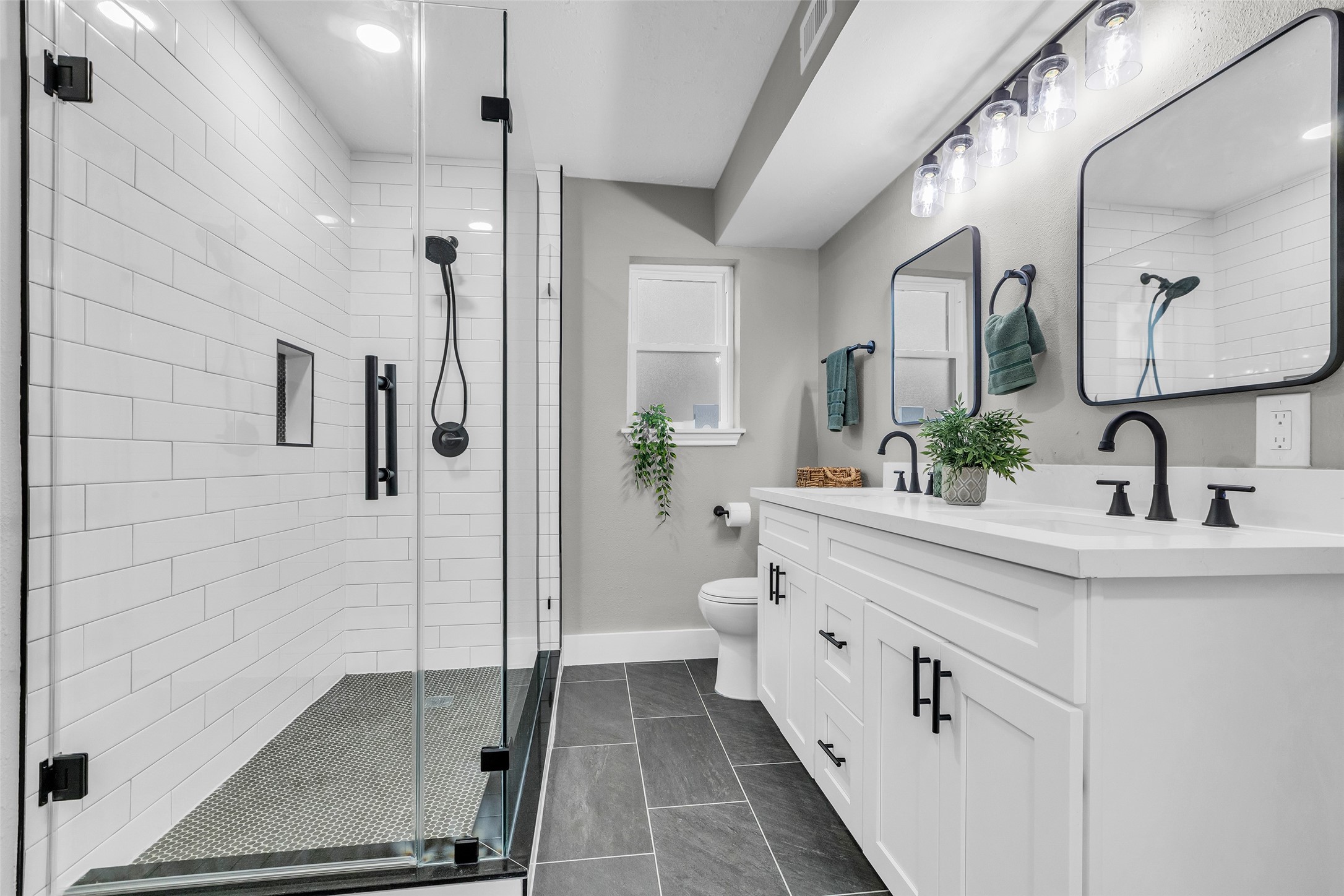 3518 Shore Shadows Drive Crosby, TX 77532 - Photo 22 of 42 a spacious bathroom with a sink and a mirror