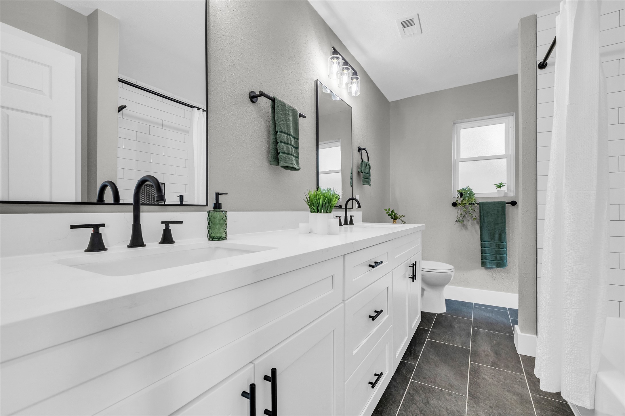 3518 Shore Shadows Drive Crosby, TX 77532 - Photo 25 of 42 a spacious bathroom with double vanity sink and a mirror