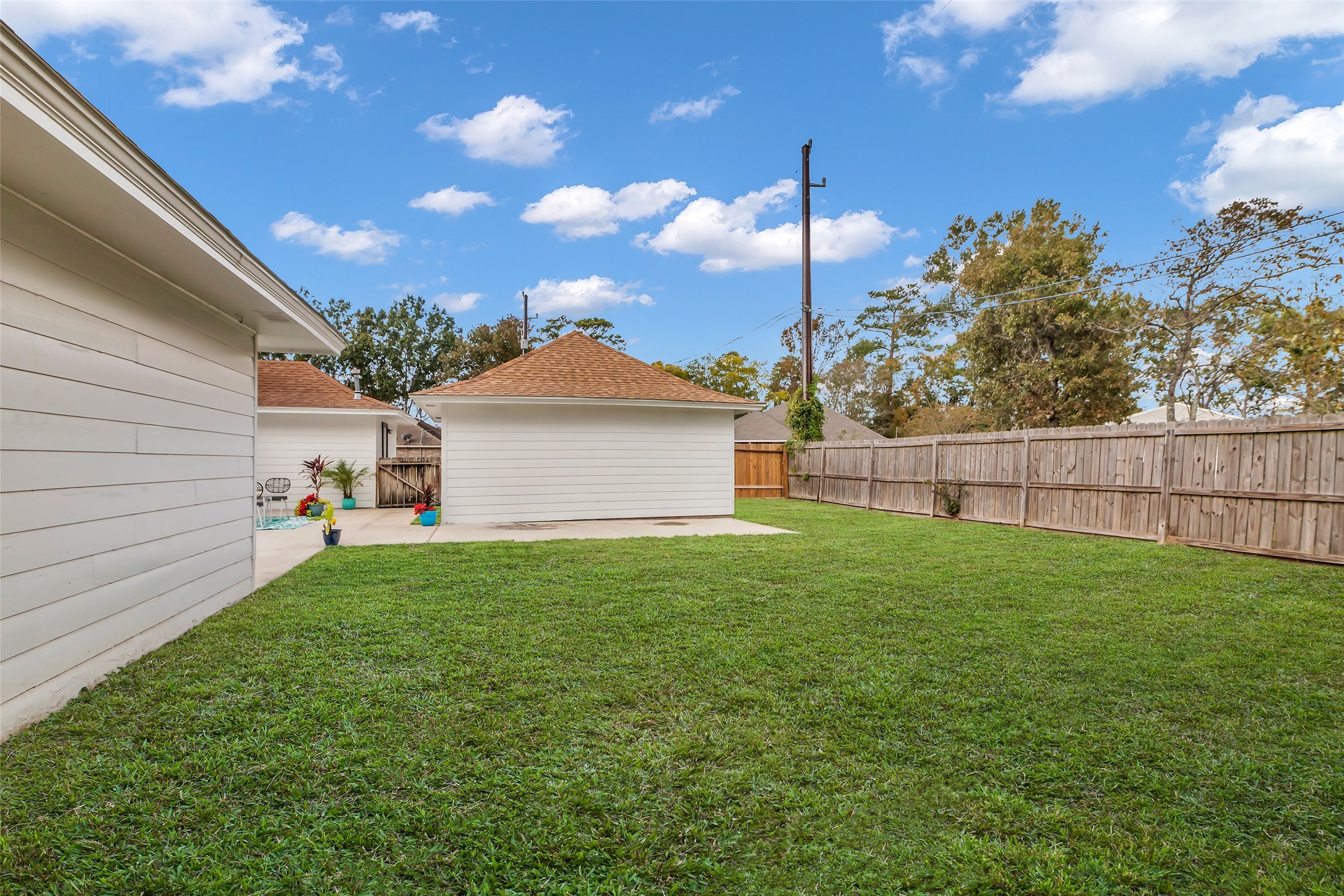 3518 Shore Shadows Drive Crosby, TX 77532 - Photo 33 of 42 a view of a backyard with plants and a garden