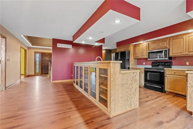 $599,900 | 8747 Southpoint Drive, Richmond, MO 64085