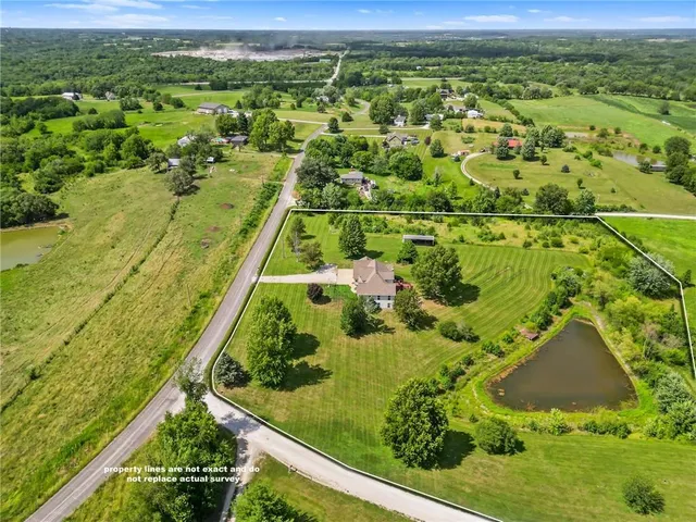 $599,900 | 8747 Southpoint Drive, Richmond, MO 64085