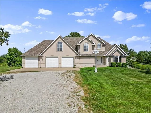 $599,900 | 8747 Southpoint Drive, Richmond, MO 64085