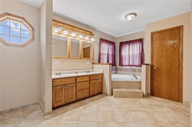 $599,900 | 8747 Southpoint Drive, Richmond, MO 64085