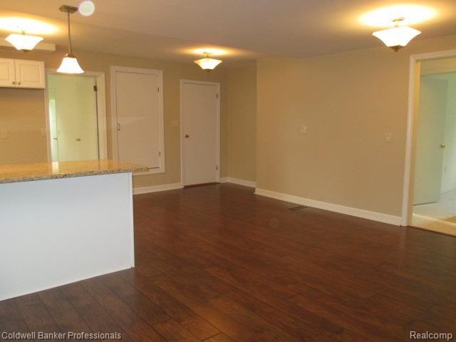 2870 Hickory Lawn Road Rochester Hills, MI 48307 - Photo 9 of 21