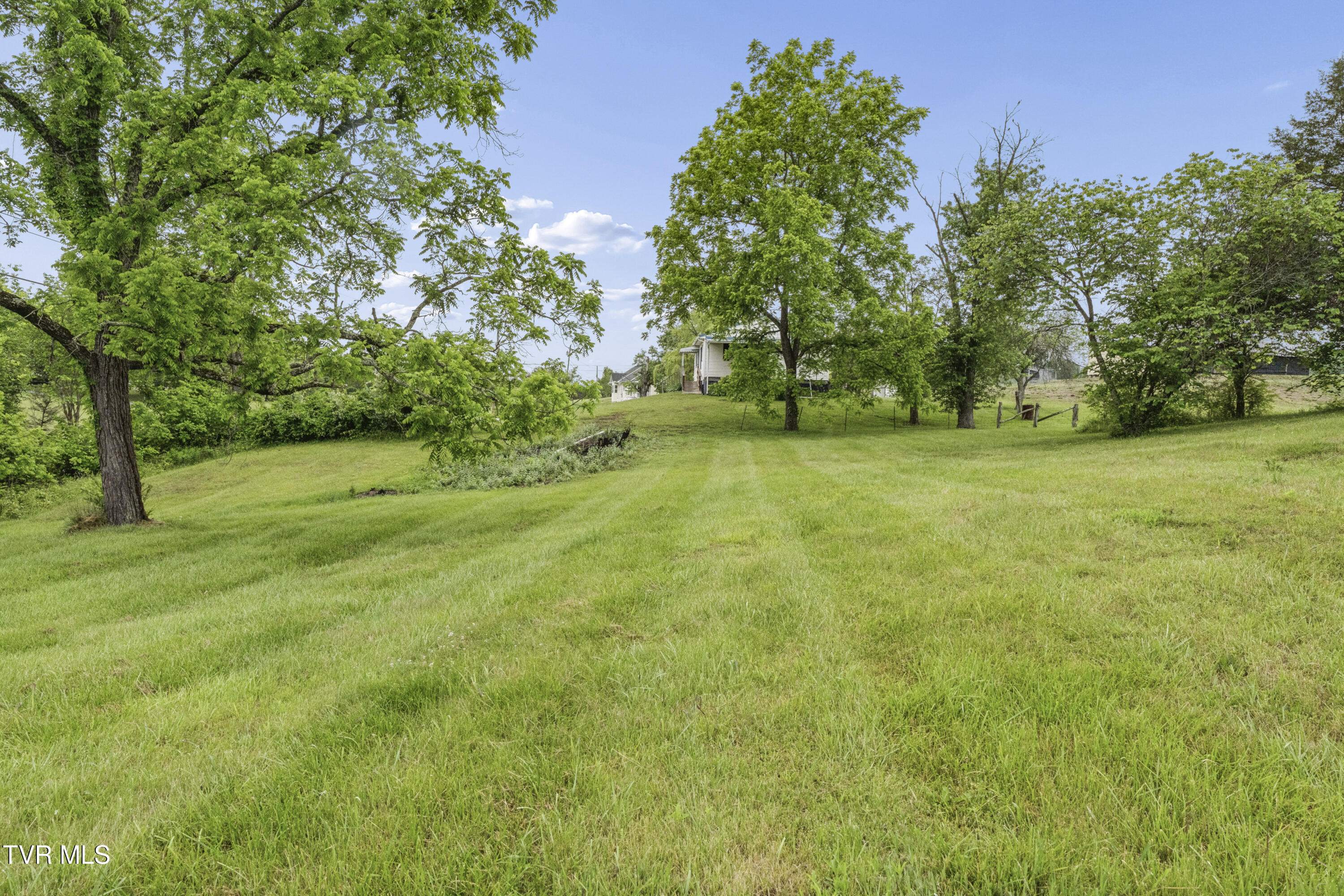 1313 Oasis Road Bulls Gap, TN 37711 - Photo 3 of 46 Oasis--40
