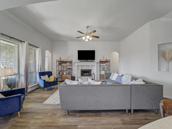 $2,900 | 426 Brook Meadow Drive, Midlothian, TX 76065