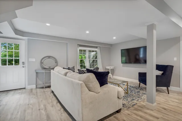 $2,600 | 67 Pond Place, Greenwich, CT 06807