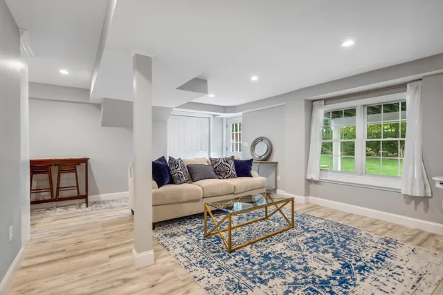 $2,600 | 67 Pond Place, Greenwich, CT 06807