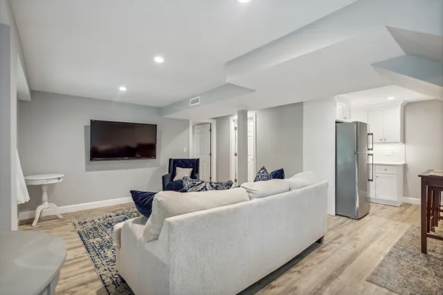 $2,600 | 67 Pond Place, Greenwich, CT 06807