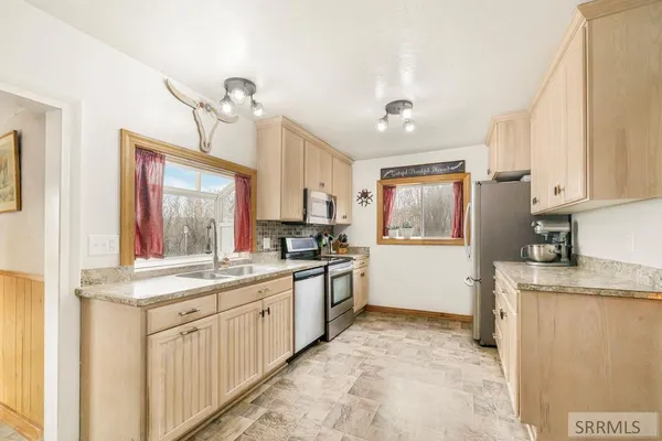 $415,000 | 590 Park Road, Arco, ID 83213