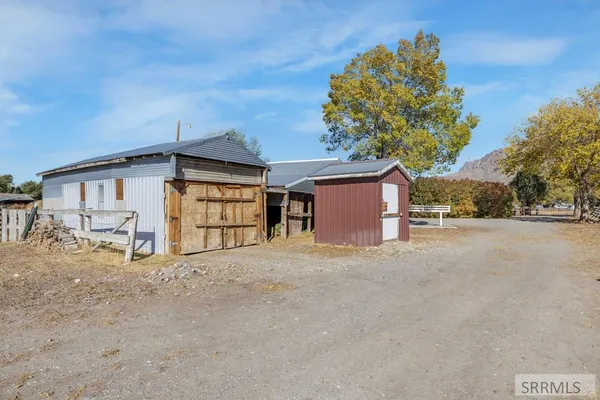 $415,000 | 590 Park Road, Arco, ID 83213