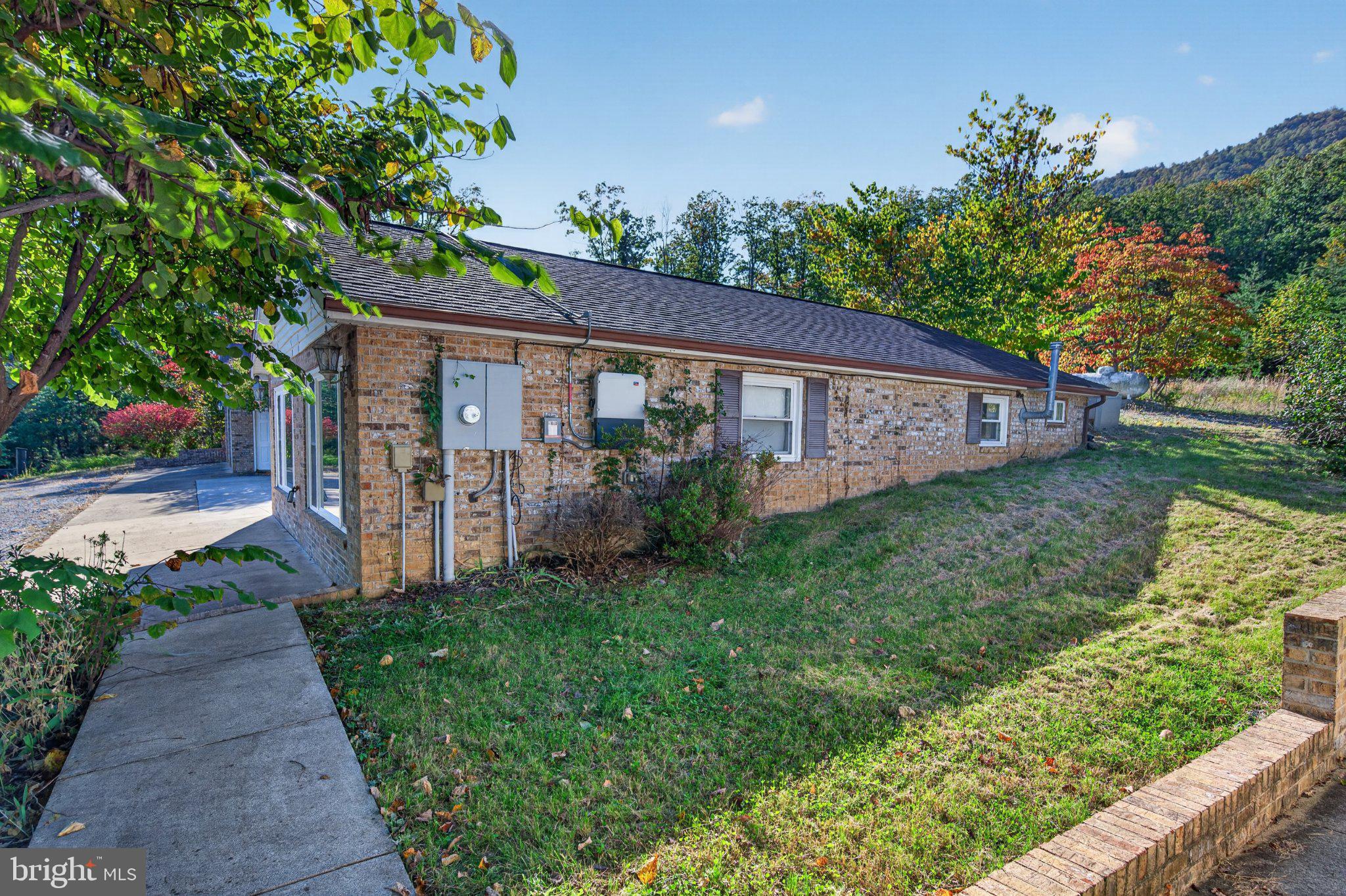 388 Level Hill Road Luray, VA 22835 - Photo 21 of 36 Side of main home