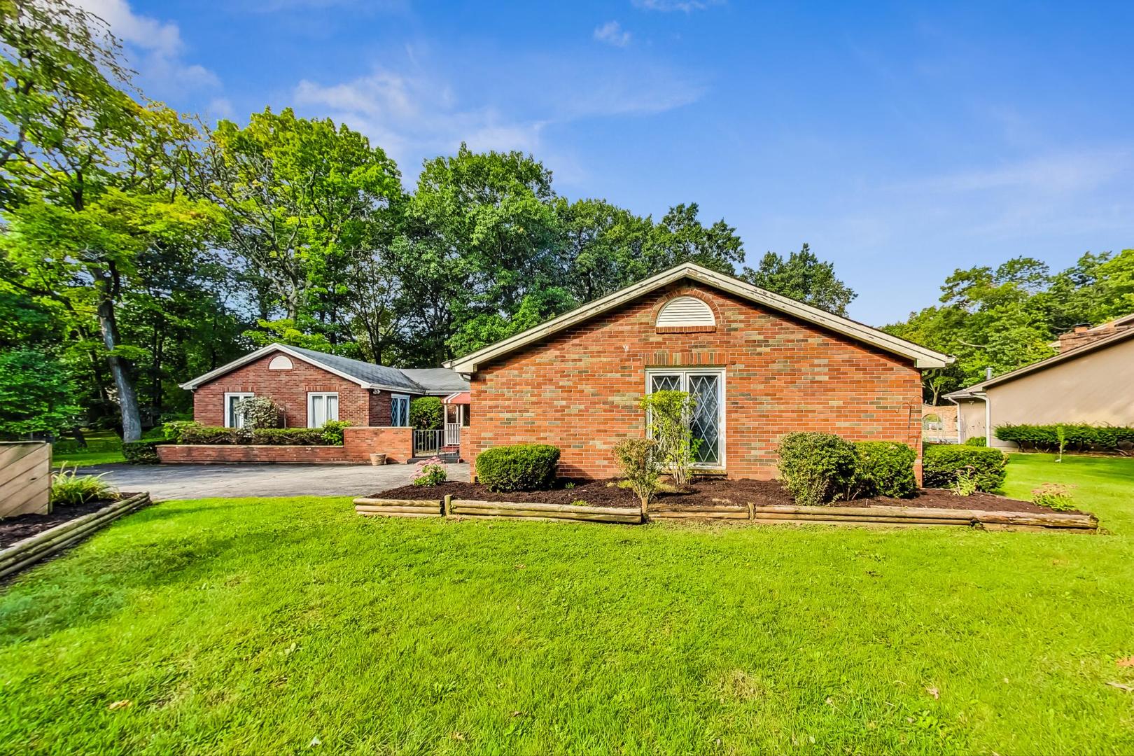 311 Deerpath Drive Winthrop Harbor, IL 60096 - Photo 3 of 48 a front view of house with yard and green space