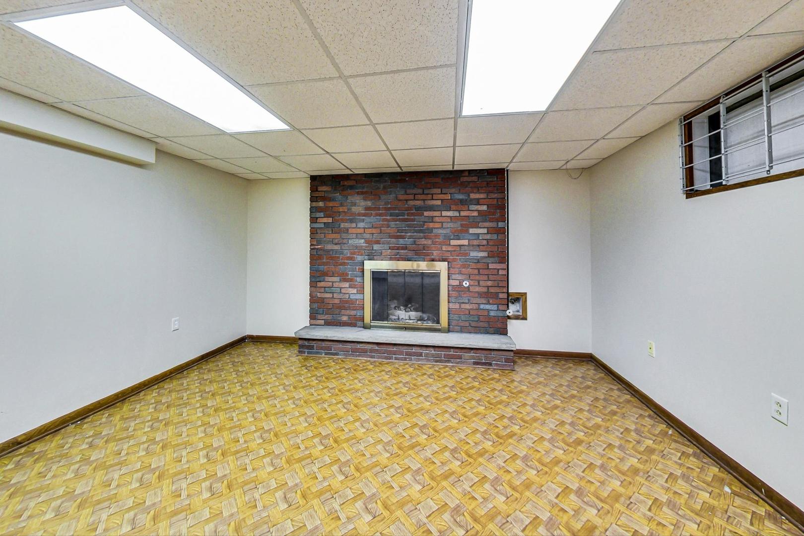 311 Deerpath Drive Winthrop Harbor, IL 60096 - Photo 35 of 48 a view of empty room with window