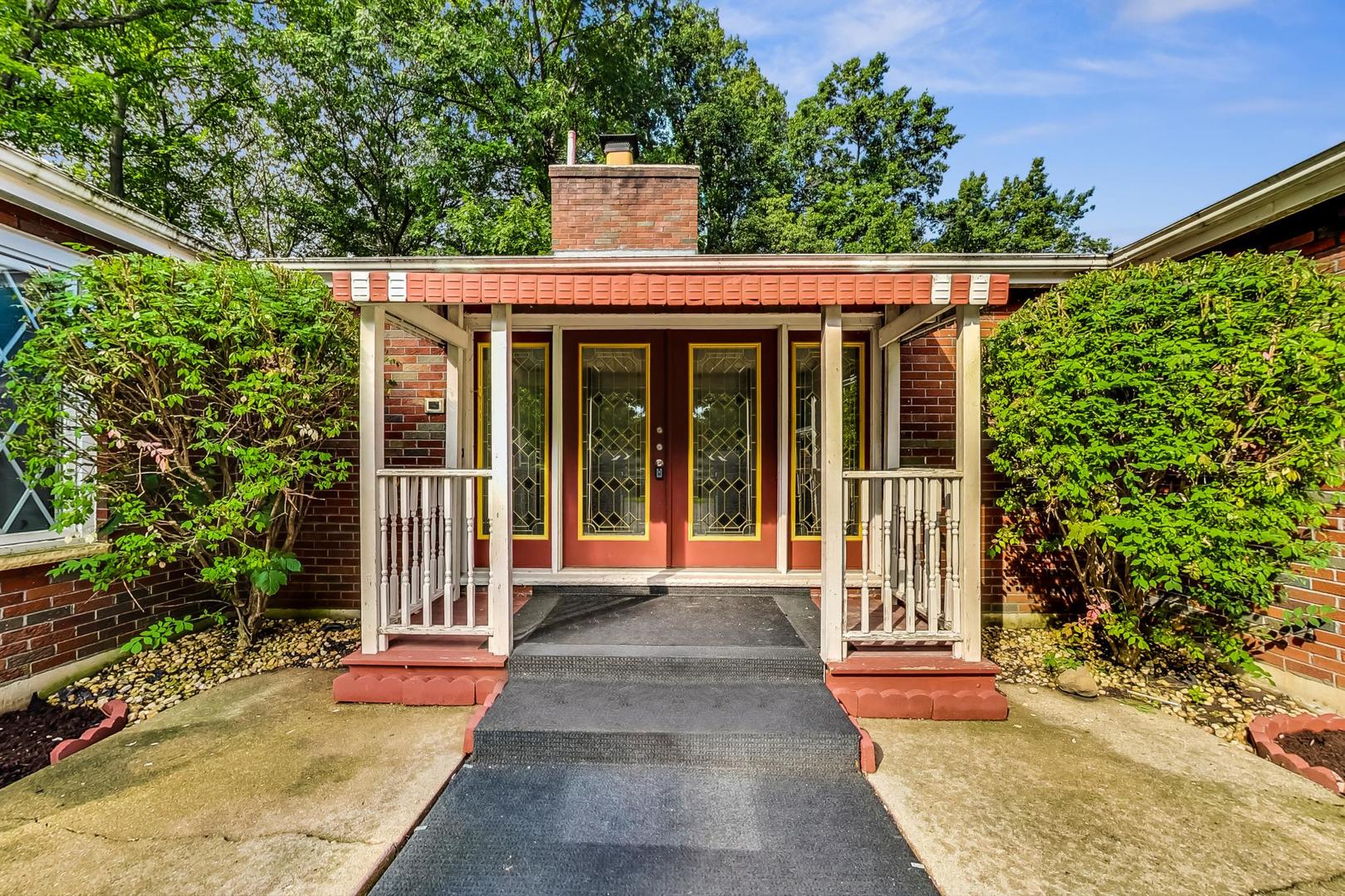 311 Deerpath Drive Winthrop Harbor, IL 60096 - Photo 4 of 48 front view of a house with a porch